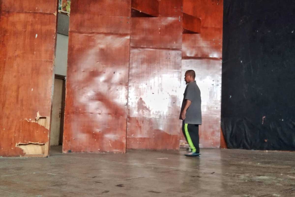 Suasana 'Gedung Kesenian Gajayana' pada beberapa titik tampak rusak. (jaz) - Rehab Gedung Kesenian Gajayana, Hal Ini Harus Diperhatikan
