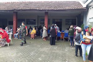 Suasana vaksinasi di Balai Kesehatan Lanal Malang. (ist) - Balai Kesehatan Lanal Vaksin Remaja Hingga Lansia