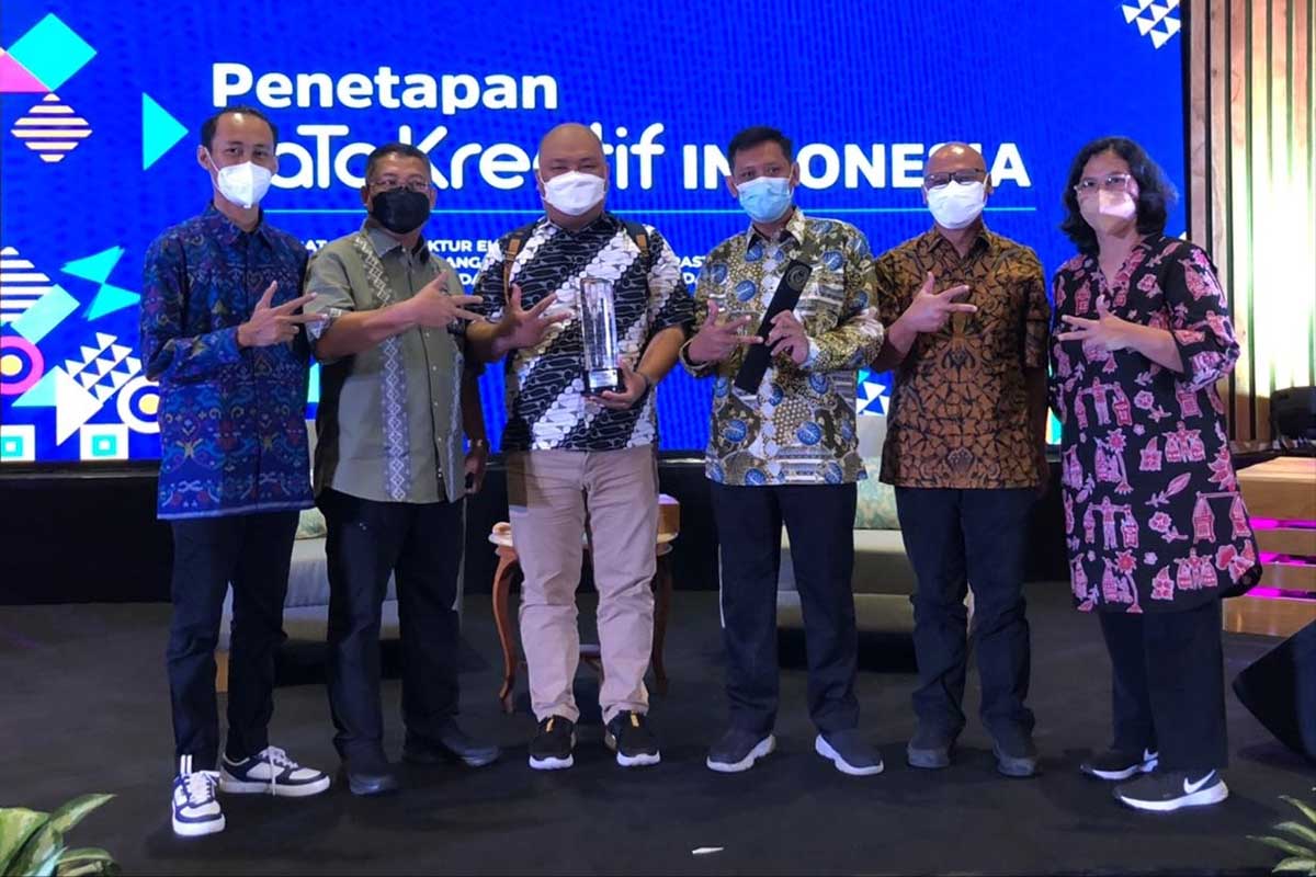 Tim Kota Malang yang menerima penghargaan KaTa Kreatif Indonesia. (ist) - Kota Malang Masuk 10 KaTa Kreatif Indonesia dari Menparekraf