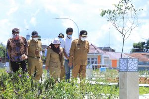 Walikota Malang Sutiaji bersama jajaran meninjau kemajuan pembangunan Taman Bunga Merjosari. (ist) - Taman Bunga Merjosari Bakal Menambah Ruang Terbuka Hijau Baru