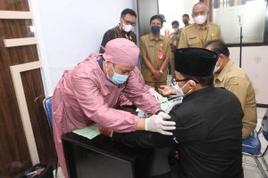 Walikota Malang cek kesehatan. (ist) - Donor Darah dan Santunan, Cara ASN Pemkot Malang Peringati HUT ke-50 KORPRI