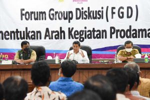Abdullah Abu Bakar dialog bersama perwakilan ketua RT dan RW se-Kota Kediri, Selasa (25/1) di Ruang Joyoboyo Balai Kota Kediri - Prodamas Plus Beri Kemanfaatan Lebih Besar Bagi Masyarakat