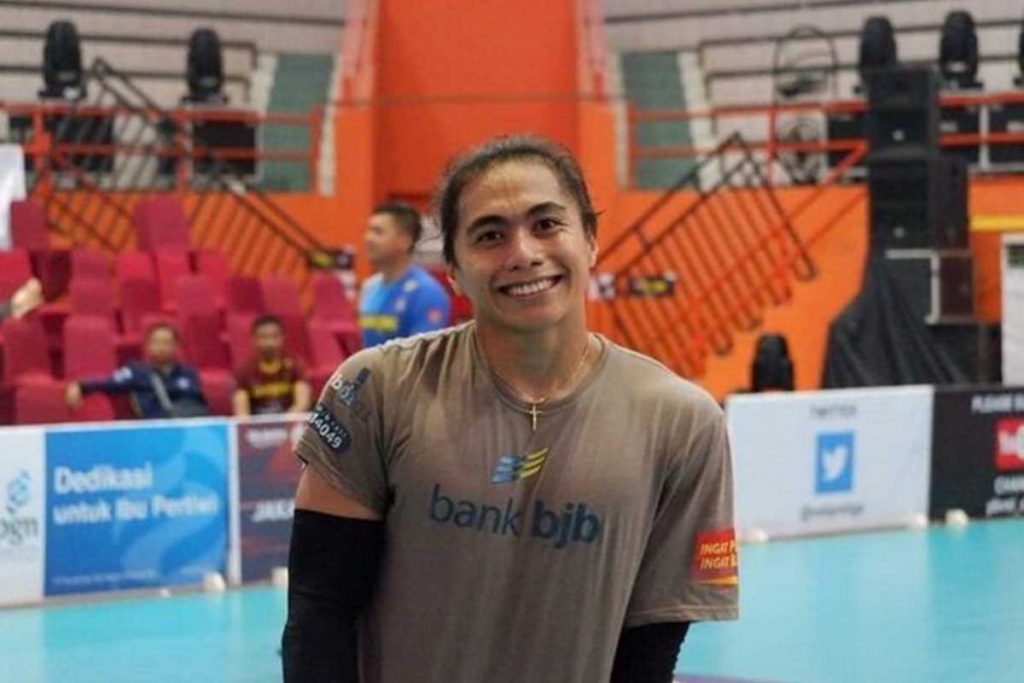 Aprilio Manganang saat menjadi pemain timnas voli putri. (ist) - Mantan Pevoli Aprilio Manganang Bertunangan!