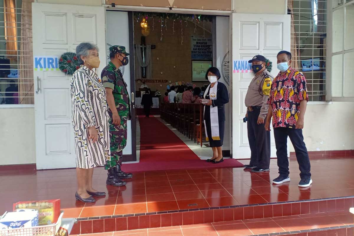 Babinsa Purwodadi kawal Ibadah Perayaan Tahun Baru 2022 GPIB Getsemani. (ist) - Babinsa Purwodadi Kawal Ibadah Perayaan Tahun Baru 2022 GPIB Getsemani
