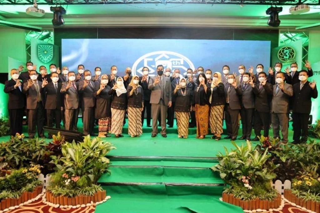 Bersama jajaran Forkopimda, pimpinan BUMN/BUMD, pimpinan lintas sektoral, pimpinan ponpes, tokoh agama, tokoh masyarakat, hingga pimpinan redaksi media. (ist) - Wali Kota Probolinggo Pertanggungjawabkan Tiga Tahun Kepemimpinan