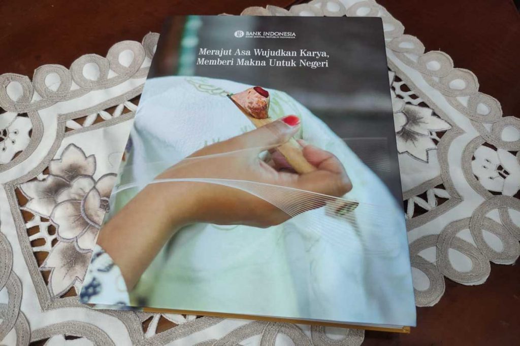 Buku 'Merajut Asa Wujudkan Karya, Memberi Makna Untuk Negeri'. (rhd) - Sepekan Jelang Pindah Tugas, Azka Subhan Launching Buku Rekam Jejak BI Malang - Berjudul 'Merajut Asa Wujudkan Karya, Memberi Makna untuk Negeri'