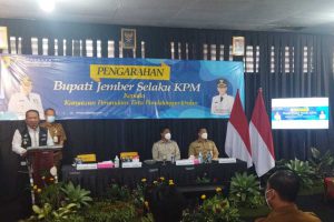 Bupati Jember Hendy Siswanto memberikan pengarahan pada karyawan Perumdam Tirta Pandalungan Jember. (ist) - Bupati Jember Berikan Pengarahan Karyawan Perumdam Tirta Pandalungan Jember