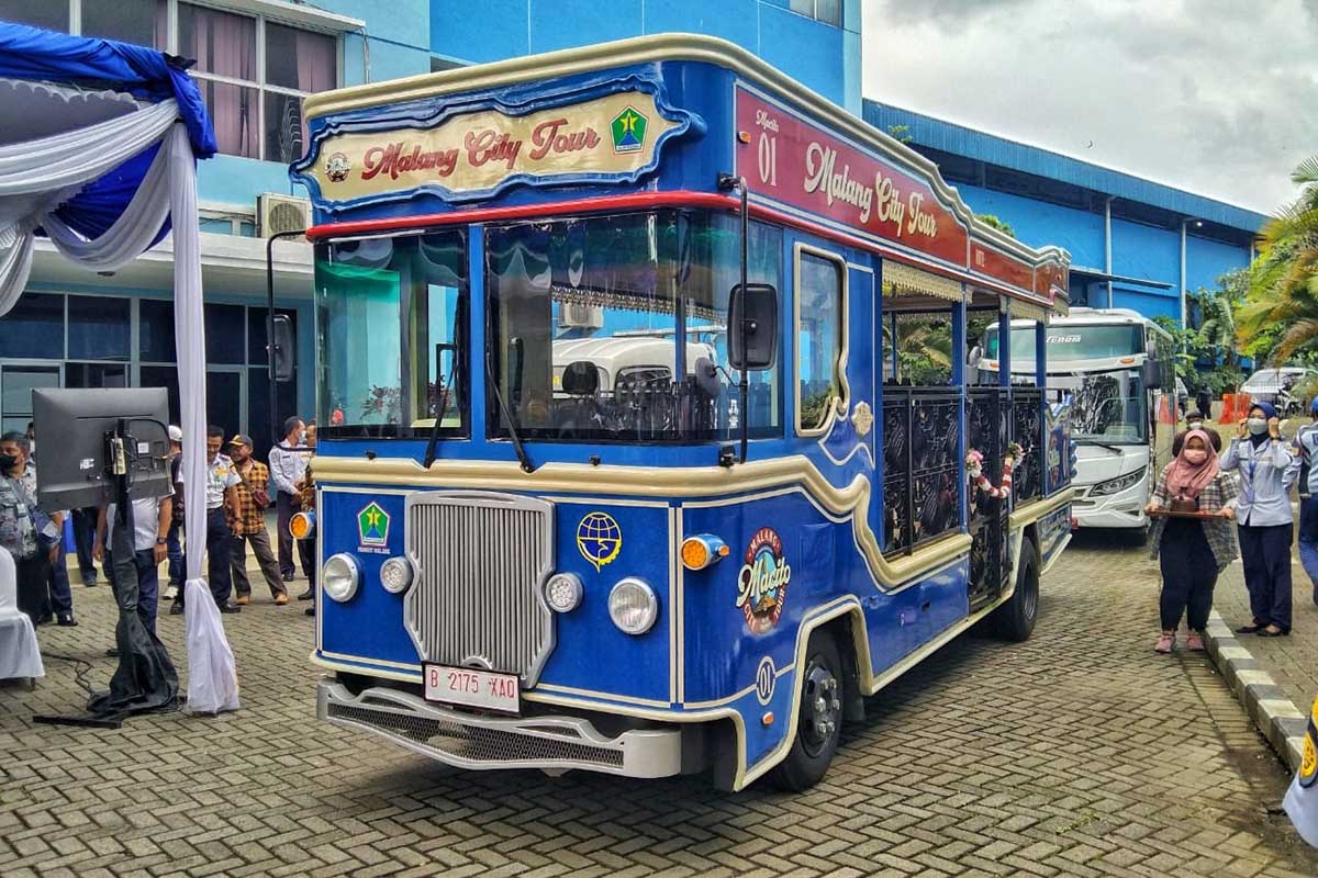 Bus Macyto tampak lebih simpel dengan warna biru. (jaz) - Bus Macyto Hanya Dikerjakan 19 Hari
