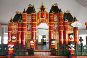 Chinese Gate, dekorasi imlek di Hotel Singhasari Batu. (ws3) - Hotel di Batu Tampil Dengan Nuansa Imlek