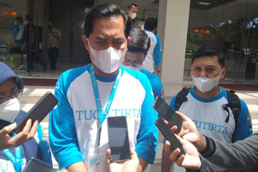 Direktur Utama Perumda Air Minum Tugu Tirta Kota Malang, M Nor Muhlas, menjelaskan harapan di 2022. (jaz) - Walikota Malang Motivasi Sinergi-Kolaborasi Jajaran Perumda Tugu Tirta