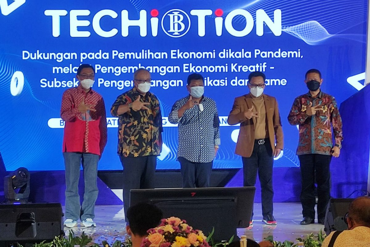 Launching Techibition oleh Kepala KPwBI Malang, Kepala KPwBI Jatim, Anggota Komisi XI DPR RI, Walikota Malang, dan Badan Supervisi Bank Indonesia. (rhd)