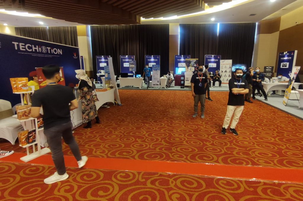 Beberapa stand peserta Techibition.
