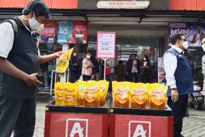 Ilustrasi minyak goreng yang kini disubsidi oleh pemerintah. (jaz) - PKL Apresiasi Kebijakan Minyak Goreng Satu Harga