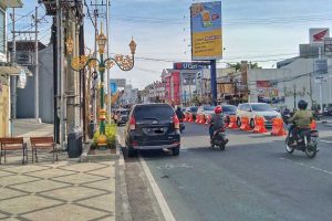 Ilustrasi parkir mobil di tepi Jalan Jendral Basuki Rahmat. (jaz) - Parkir Masuk di Perkampungan Kayutangan, Dishub: Kami Tak Bisa Larang