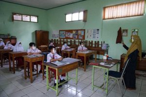 Ilustrasi sekolah tatap muka. (ist) - Perhimpunan Dokter Paru Minta PTM Ditinjau Ulang, Luhut: Tidak Ada Rencana