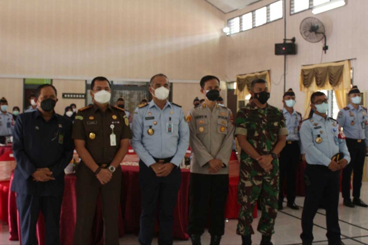 Jajaran Kemenkumham Korwil Malang yang melaksanakan Deklarasi Janji Kinerja 2022. (ist) - Kemenkumham Korwil Malang Deklarasi Janji Kinerja 2022