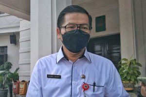 Kadinkes Kota Malang, dr Husnul Muarif mengungkapkan update terkonfirmasi positif. (jaz) - Penambahan 50 Kasus, Isoter di Kota Malang Siap Digunakan Awal Bulan