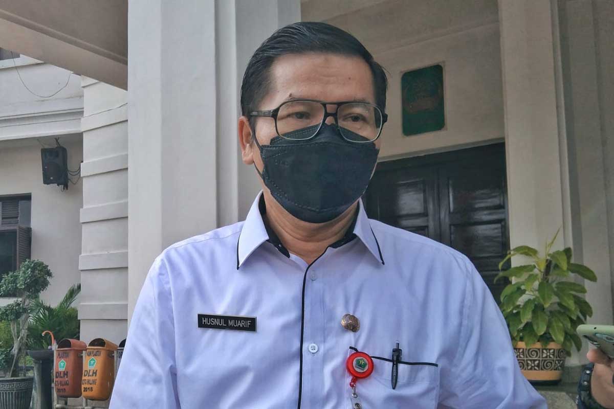 Kadinkes Kota Malang, dr Husnul Muarif mengungkapkan update terkonfirmasi positif. (jaz) - Penambahan 50 Kasus, Isoter di Kota Malang Siap Digunakan Awal Bulan