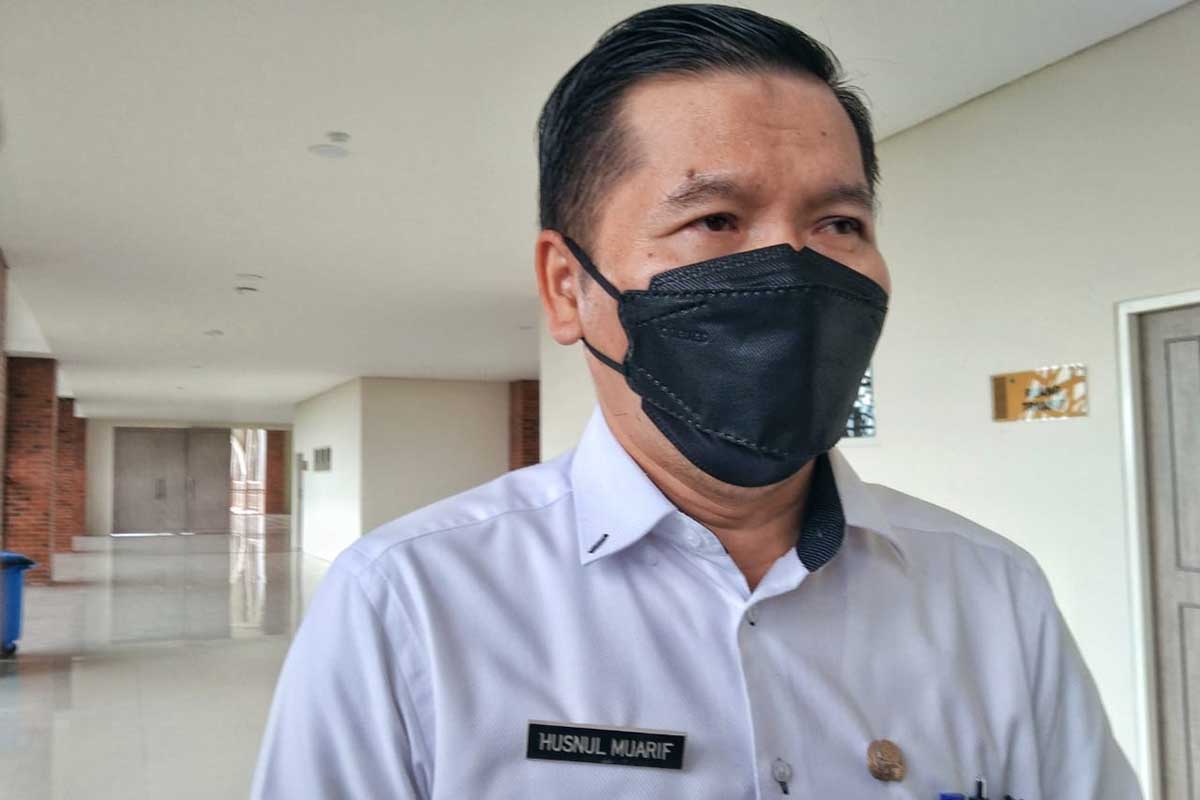 Kadinkes Kota Malang, dr Husnul Muarif, menjelaskan perkembangan PPKM Level I. (jaz) - Kota Malang Masuk Level II, Kadinkes: Data Nyangkut ke Kemenkes