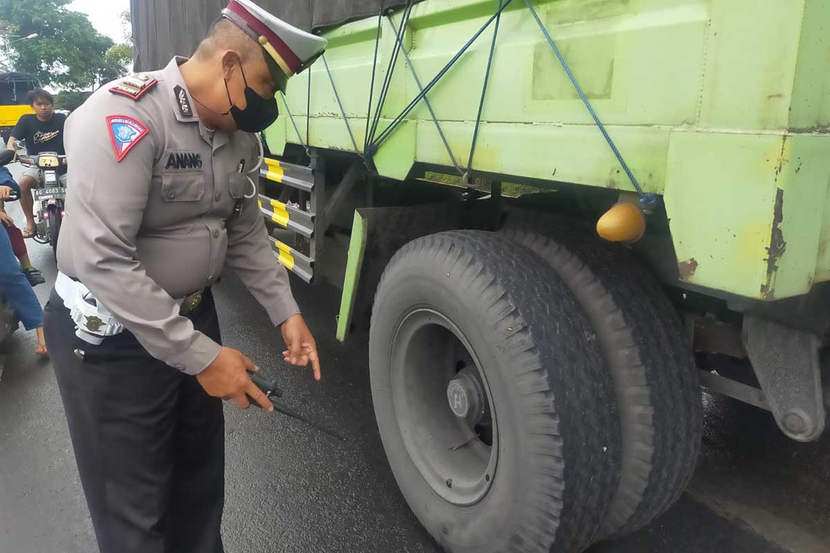 Kanit Lantas Polsek Genteng, Iptu Nanang - Siswi MTsN Tabrak Truk Gandengan, Siswi MTsN Genteng Tewas Ditempat