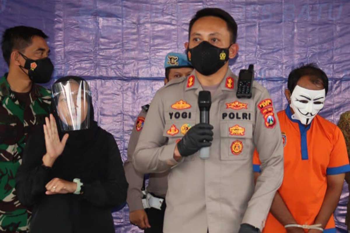 Kapolres Batu, saat memberikan keterangan pers. (ist) - Buntut Aksi di Pandanrejo, Polres Batu Gercep Amankan Pemilik Senpi Rakitan