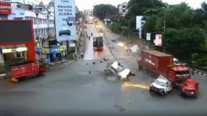 kecelakaan balikpapan belasan orang jadi korban kecelakaan tronton maut di balikpapan, sopir truk jadi tersangka