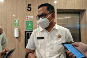 Kepala Badan Pendapatan Daerah (Bapenda) Kota Malang, Dr Handi Priyanto, menjelaskan upaya menjaring WP dari Ghost Resto. (jaz) - Genjot Pajak, Bapenda Gali Potensi Pajak Ghost Resto di Kota Malang