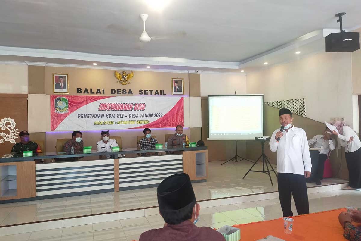 Kepala Desa Setail, Saifuddin ketika memberi sambutan di acara Musyawarah Desa (Musdes), bertempat di aula Desa Setail, Rabu (18/1/2022) - 156 Keluarga Kurang Mampu Desa Setail Bakal Dapat BLT