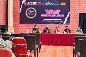 Ketua PWI Malang Raya, Cahyono mengungkapkan pentingnya BPJS Ketenagakerjaan bagi jurnalis. (jaz) - PWI, AJI, IJTI dan PFI Diskusi Bareng BPJS Ketenagakerjaan, Guna Perlindungan Jurnalis