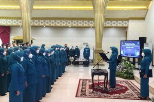 Ketua Tim Penggerak PKK Kabupaten Jember Dra. Hj. Kasih Fajarin melantik Tim Penggerak PKK Kecamatan. (ist) - Ketua TP-PKK Kabupaten Jember Lantik 26 Ketua TP-PKK Kecamatan