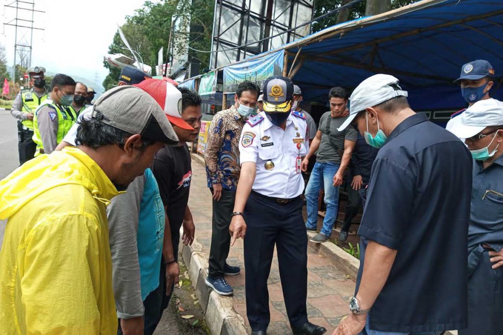 Komisi B bersama Dinas terkait, mencari solusi parkir untuk pasar relokasi. (ws3) - Parkir di Pasar Relokasi Ruwet, DPRD Panggil Dinas Terkait