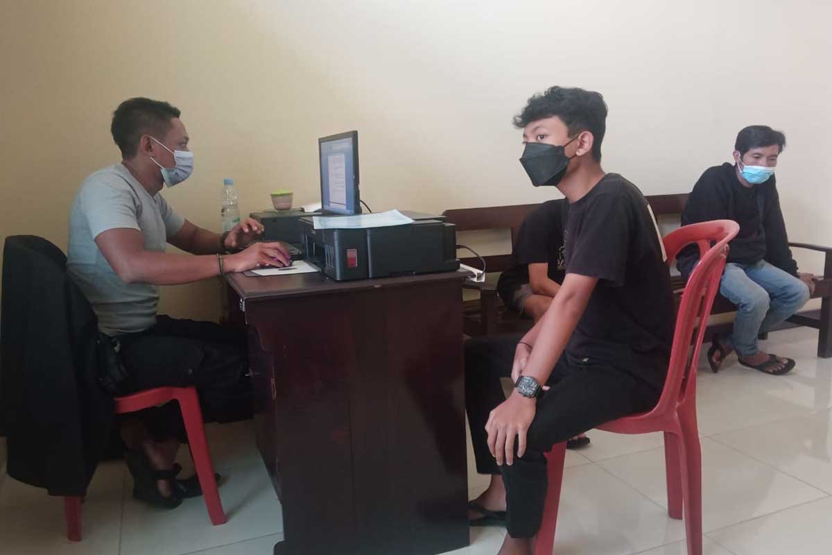 Korban merasa telah menjadi korban penipuan dan melaporkannya ke polisi. (Memo X/fjr) - Remaja di Blitar Tertipu, Motor Dibawa Kabur