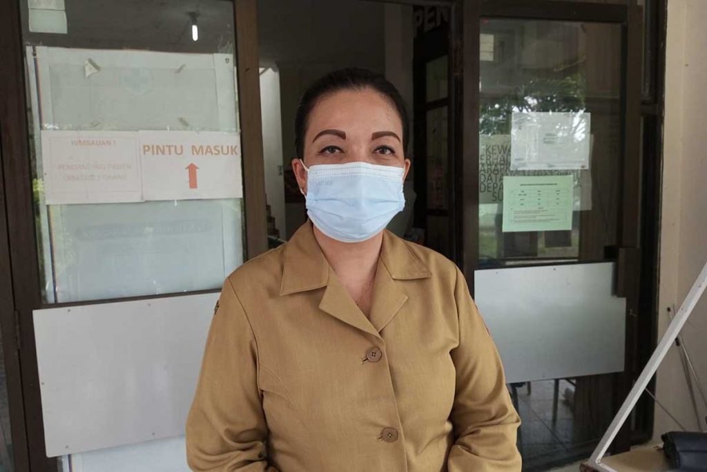 Nakes Puskesmas Sisir, dokter Antonia. (ws3) - Antisipasi Omicron, Dinkes Tracing Obyek Wisata Batu, Seorang Diduga Positif