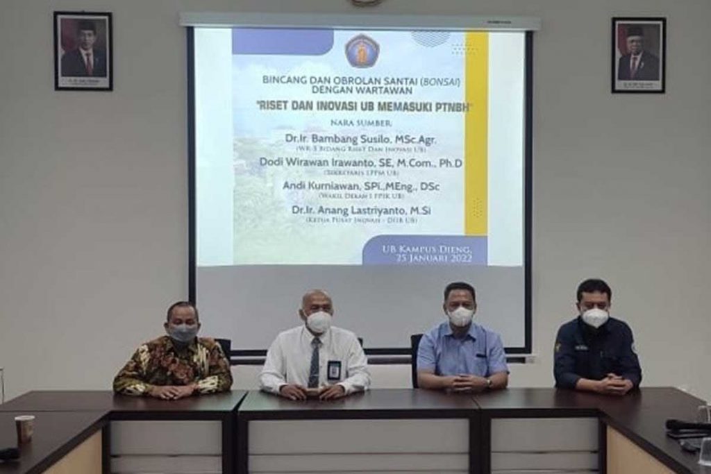 Para narasumber Bonsai UB. (rhd) - Berbekal PTNBH, UB Targetkan Hilirisasi Riset dan Inovasi Penelitian Sampai Tahap Komersil