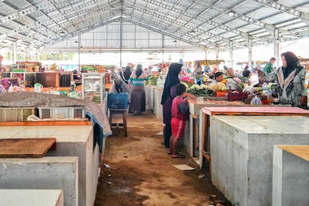 Pasar Madyopuro langsung aktif setelah direnovasi. (jaz) - Pasar Kotalama Rampung Direvitalisasi, Tak Becek Lagi