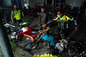 Patroli malam untuk antisipasi balap liar dan aksi kriminalitas khususnya kejahatan jalanan yang sedang marak - Polresta Antisipasi Balap Liar dan Amankan Puluhan Motor