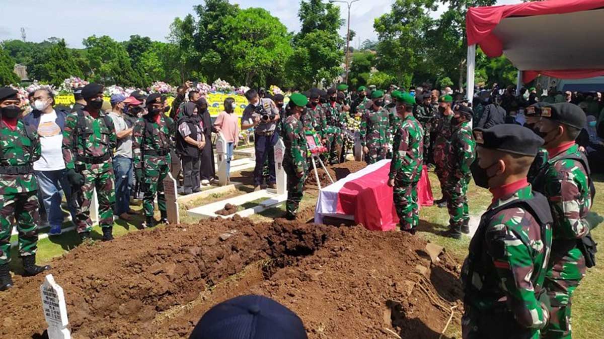 Pemakaman Sertu Rizal. (ist) - KSAD Dudung Abdurachman Pimpin Langsung Pemakaman Prajurit Korban Penembakan KKB