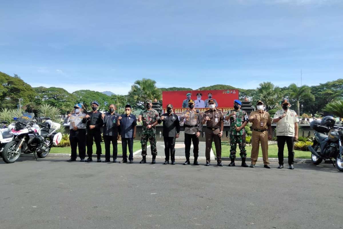 Pemkot Malang dan Forkopimda berkomitmen tegakkan prokes. (jaz) - Respon Peningkatan Covid-19, Forkopimda-Pemkot Malang Komitmen Tegakkan Prokes Lewat 'Pamor Keris'
