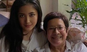 Politisi Nurul Arifin dan putrinya Maudy. (ist) - Putri Artis Senior Nurul Arifin Meninggal Dunia