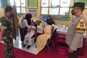 Salah satu anak SD divaksin. (ist) - Vaksinasi Anak 6-11 Tahun Masif di Sejumlah SD
