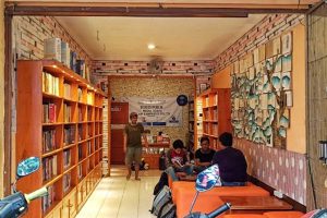 Suasana toko buku 'Semut Alas' nampak santai dan nyaman. (ist) - 'Semut Alas' Toko Buku Penyedia Wacana Kritis Hingga Akademis