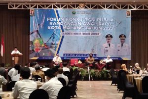 Sutiaji memberikan paparan forum konsultasi rancangan RKPD 2023. (jaz) - Perkuat Kolaboratif, Inovatif, Tangguh, Inspratif, Sutiaji Fokus Tiga Hal Ini