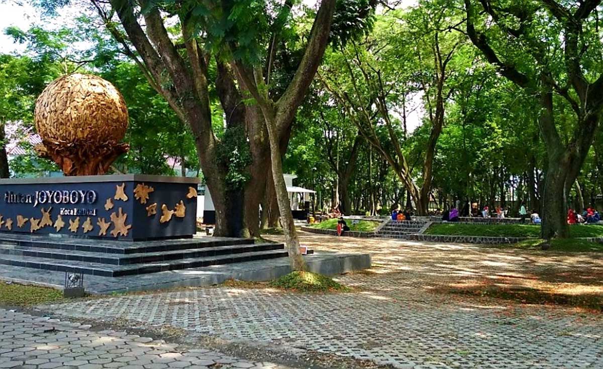 Taman Joyo Boyo Kota Kediri yang nyaman dan asri - Kota Kediri Makin Layak Huni