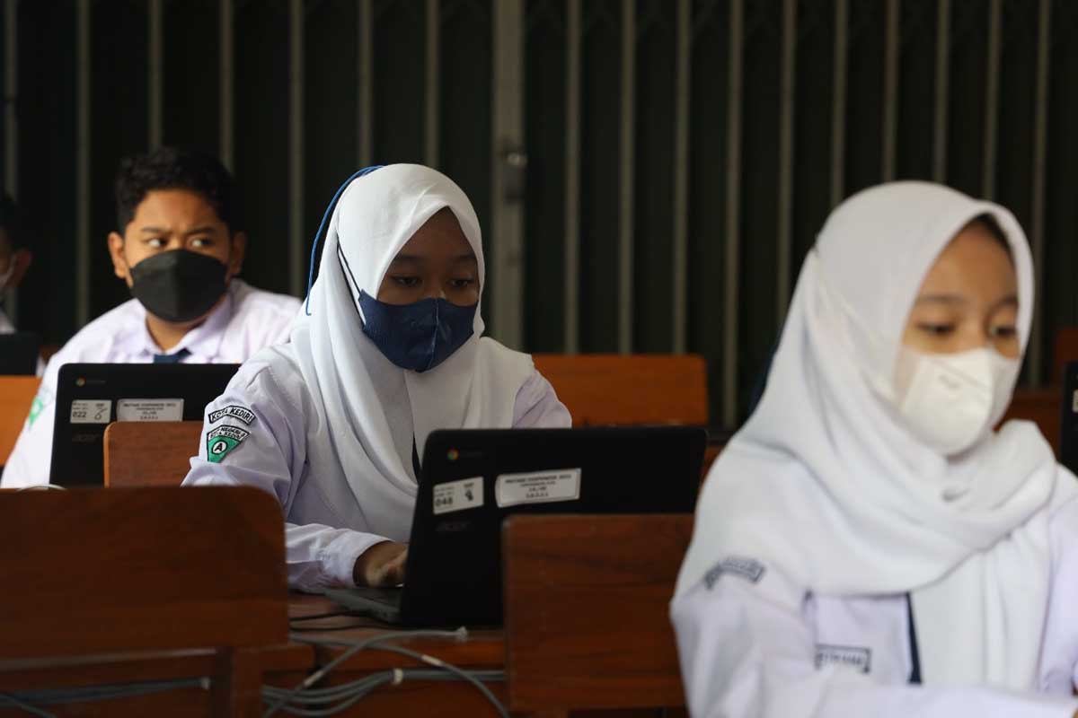 Uji coba PTM terbatas sudah mulai dilaksanakan sejak bulan September 2021 di beberapa sekolah penggerak - Perketat Prokes, Bersiap PTM Semester Genap