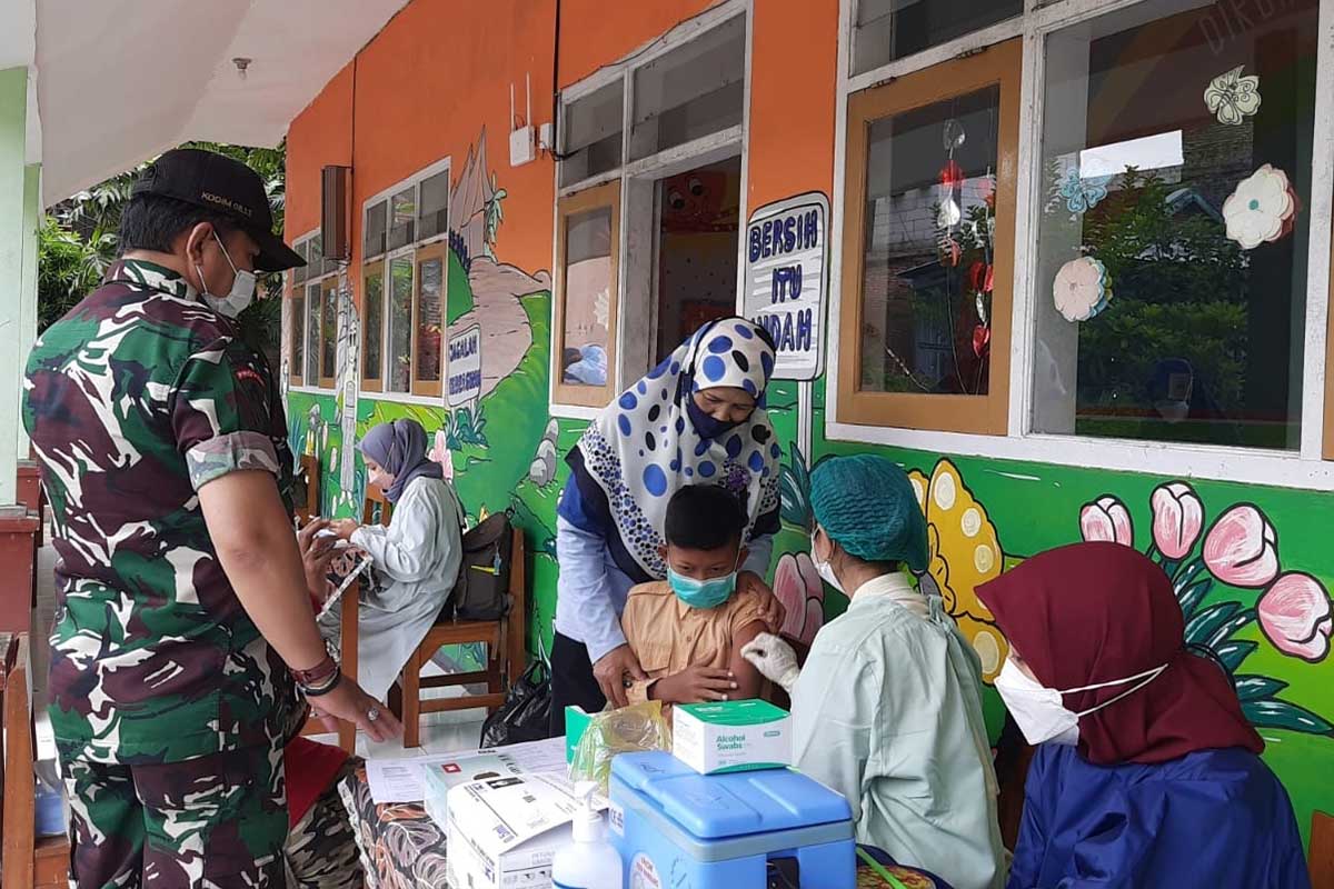 Vaksinasi anak di sejumlah SD. (ist) - Pekan Pertama 2022, Pemkot Malang Geber Vaksinasi Anak