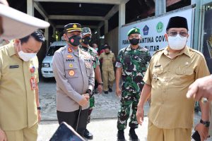 Wali Kota Blitar bersama Kapolres Blitar Kota mengecek kesiapan Rumah Isolasi di bekas asrama mahasiswa poltekes di Jalan Dr Soetomo Kota Blitar. (leh) - Forkopimda Kota Blitar Antisipasi Penyebaran Omicron melalui Pamor Keris