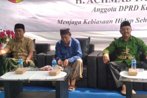 Anggota DPRD Jember Fraksi PPP, H Achmad Faesol, bersama masyarakat saat melaksanakan reses. (yas) - Serap Aspirasi Masyarakat, Anggota DPRD Jember Fraksi PPP Achmad Faesol Gelar Reses