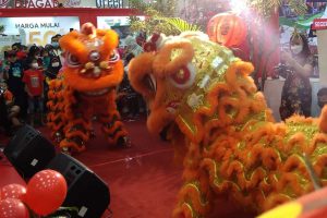 Atraksi Barongsai memperingati Imlek. (jaz) - Hanya Hitungan Jari Pemain Barongsai Tampil Selama Pandemi