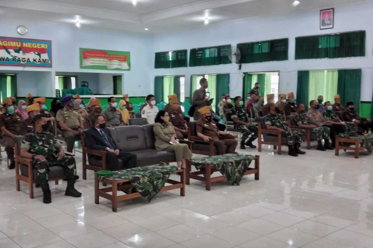 DPC LVRI dan pemateri bersama peserta Pelatihan JSN 45. (ist) - DPC LVRI Kota Malang Gelar Pelatihan JSN 45 Bagi Generasi Muda