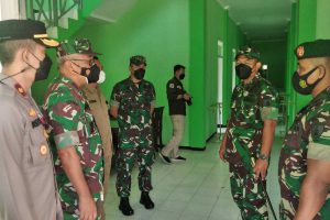 Danrem 083/Bdj didampingi Dandim 0833 dan Dandenkesyah Malang. (ist) - Danrem 083/Bdj Sidak Kesiapan Isoter SKB Kota Malang
